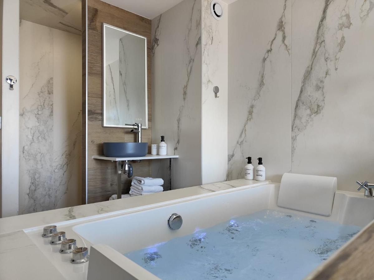 Suites Jm - Les Pins Marines - Jacuzzi & Vue Mer Bandol Zewnętrze zdjęcie