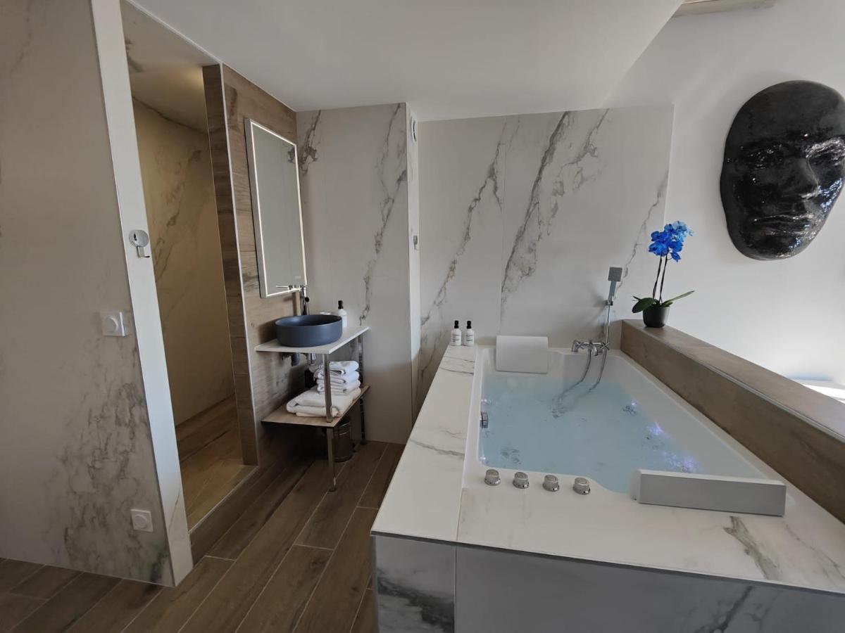 Suites Jm - Les Pins Marines - Jacuzzi & Vue Mer Bandol Zewnętrze zdjęcie